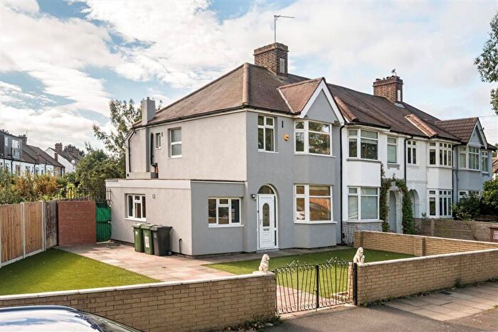 3 Bedroom House To Rent In Milborough Crescent, Hither Green, SE12