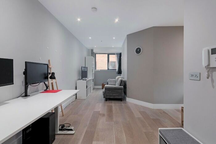 1 Bedroom Flat To Rent In Parkway, Chelmsford, Essex, CM2