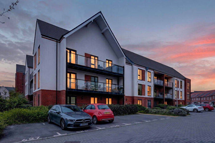 2 Bedroom Apartment For Sale In Beechey Place, Wokingham, RG40