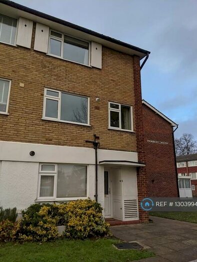 2 Bedroom Flat To Rent In Abbey Park, Beckenham, BR3