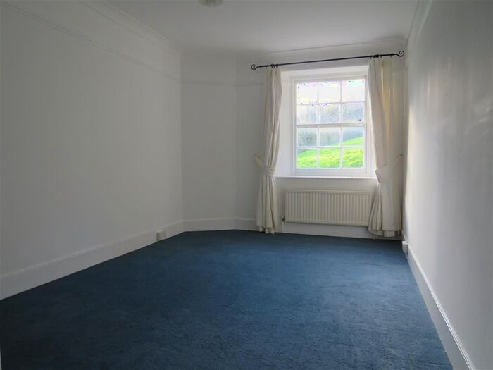 2 Bedroom Flat To Rent In Lower Warberry Road, Torquay, TQ1