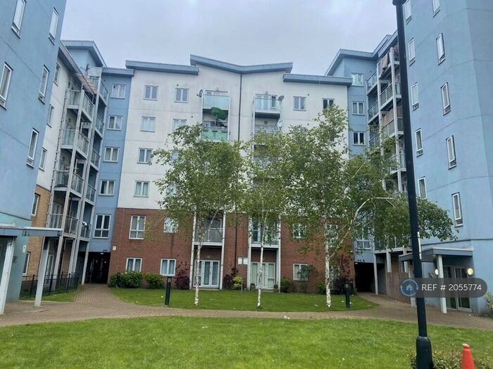 2 Bedroom Flat To Rent In Foundry Court, Slough, SL2