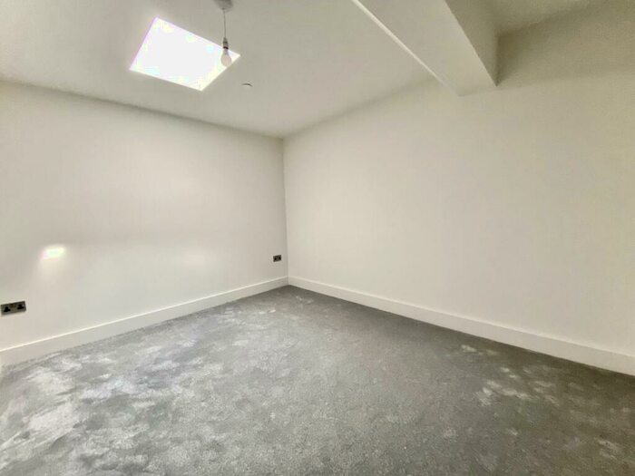 2 Bedroom Apartment To Rent In High Street, Pontypridd, CF37