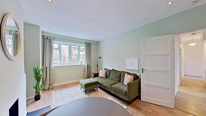 3 Bedroom Flat To Rent In Honeywell Road Battersea, SW11
