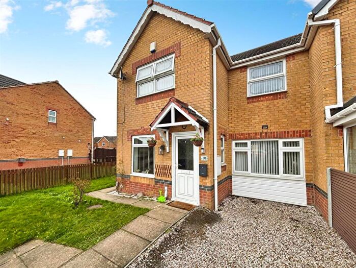 4 Bedroom Semi Detached House For Sale In Stainton Close, Bradford, BD6