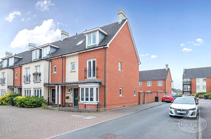 4 Bedroom End Of Terrace House For Sale In Browne Close, Woking, Surrey, GU22