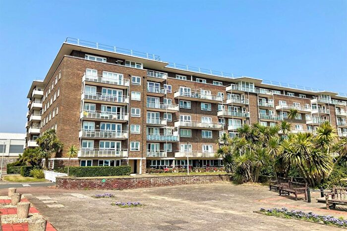 2 Bedroom Flat For Sale In The Gateway, Dover, CT16