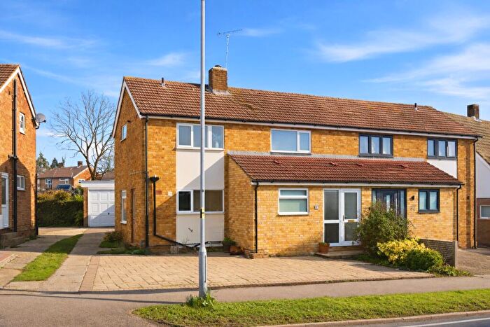 3 Bedroom Semi-Detached House For Sale In Barnfield Road, St. Albans, Hertfordshire, AL4