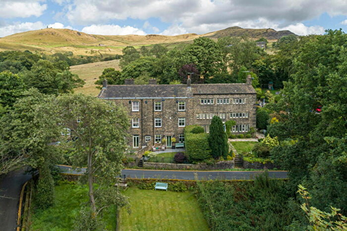 4 Bedroom Cottage For Sale In Shepherds Green, Greenfield, Saddleworth, OL3