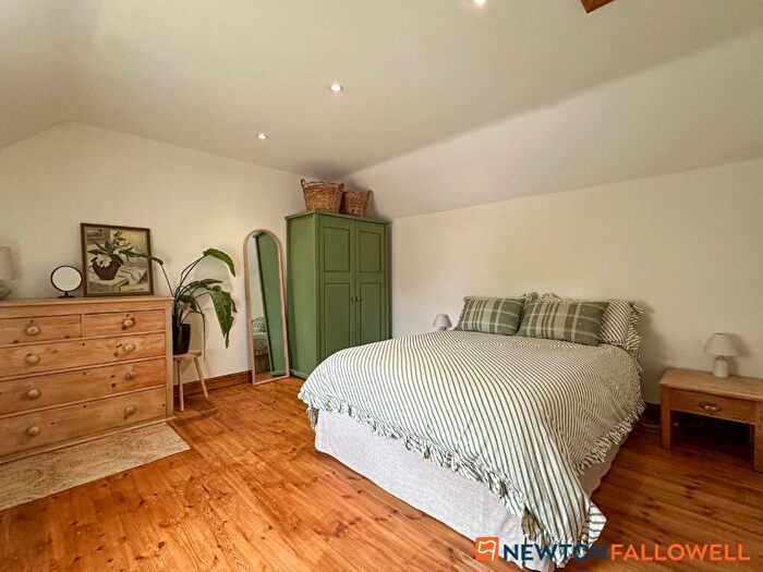 2 Bedroom Barn Conversion For Sale In Willoughby Court, Norwell, NG23