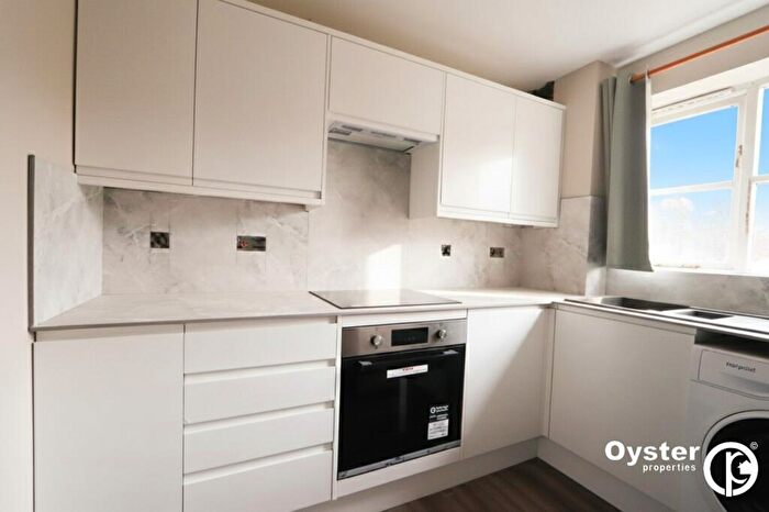 2 Bedroom Flat To Rent In Colgate Place, Enfield, EN3