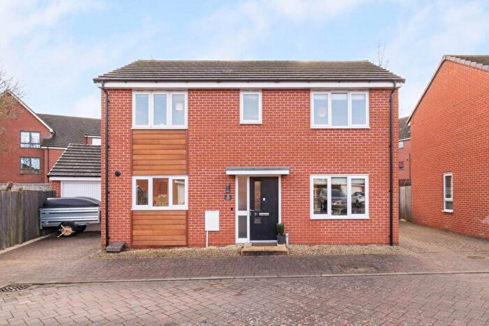 3 Bedroom Detached House For Sale In Chaffinch Drive, Birmingham, West Midlands, B36