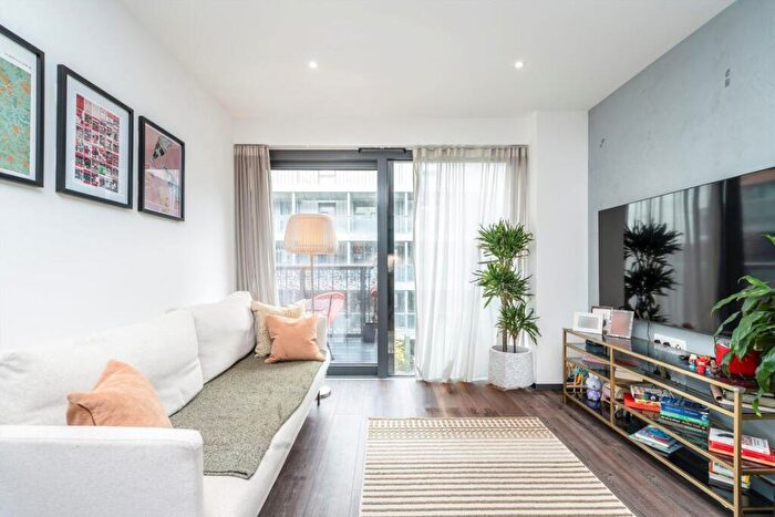 1 Bedroom Flat For Sale In Wallis Road, Hackney, E9