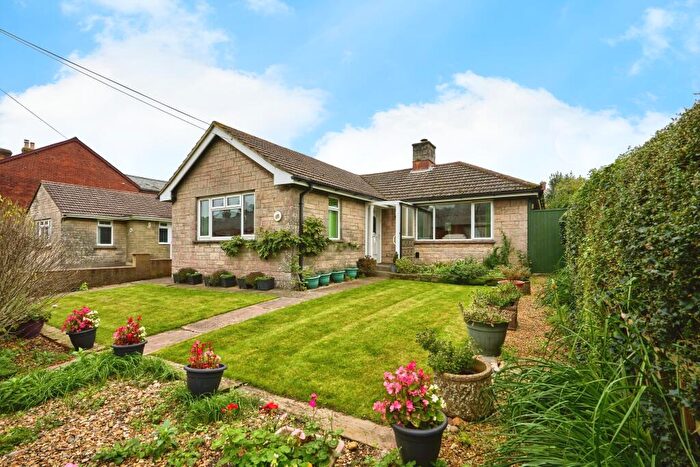 2 Bedroom Bungalow For Sale In Carisbrooke Road, Newport, Isle Of Wight, PO30