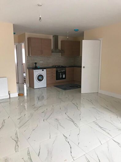 2 Bedroom Flat To Rent In Chatsworth Road, Hayes, UB4