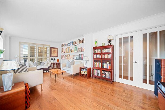 2 Bedroom Apartment For Sale In Lamb Court, E14