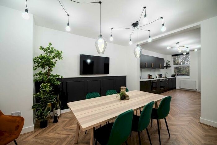 1 Bedroom Flat To Rent In Central Road, West Didsbury, Manchester, M20