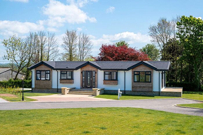 2 Bedroom Mobile/park Home For Sale In Trebarber, Newquay, TR8
