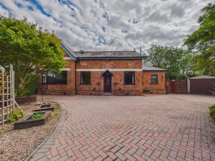 3 Bedroom Semi Detached Bungalow For Sale In Redwing Close, Malvern, WR14
