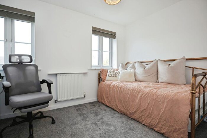 3 Bedroom Semi-Detached House For Sale In Lanchbury Avenue, Coventry, West Midlands, CV6