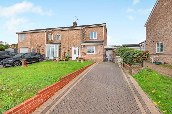 3 Bedroom Property For Sale In Eagle Close, Larkfield, ME20
