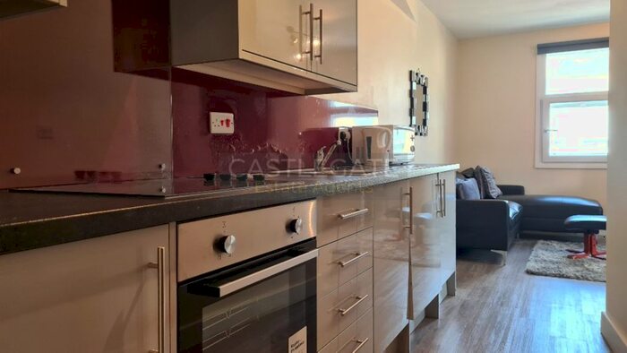 1 Bedroom Flat To Rent In New Street, Huddersfield, HD1