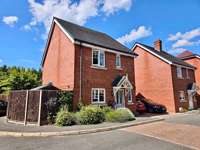 3 Bedroom Detached House To Rent In Wey Meadow Close, Farnham, GU9