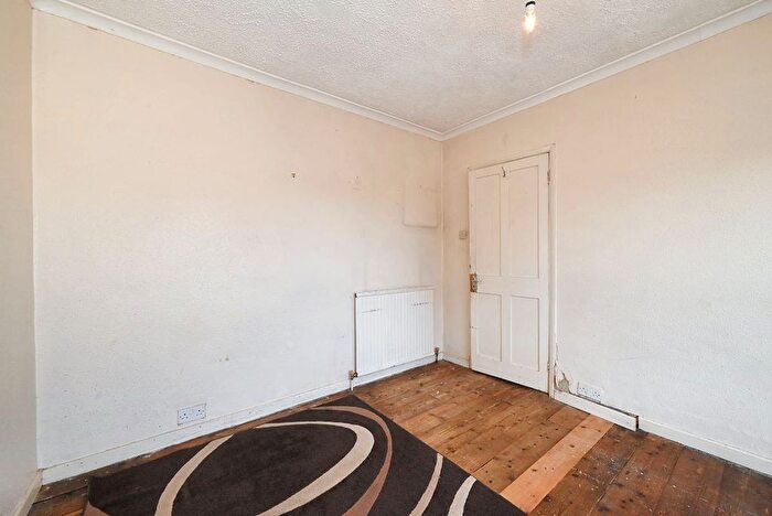 3 Bedroom Terraced House For Sale In De Beauvoir Road, Reading, Berkshire, RG1