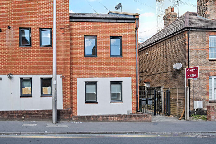 2 Bedroom Flat For Sale In Walnut Tree Close, Guildford, GU1