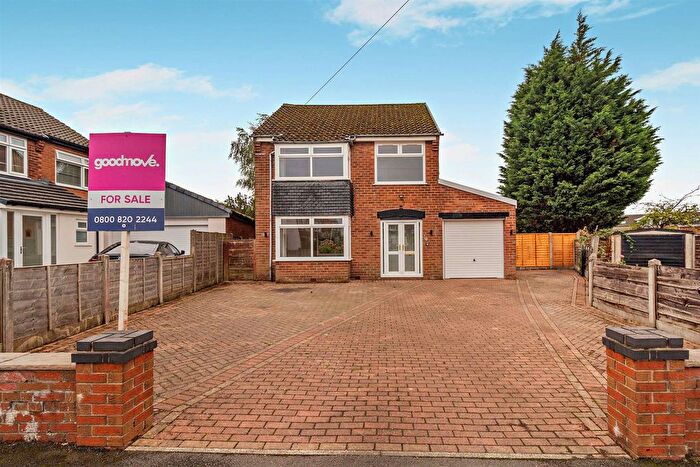 3 Bedroom Detached House For Sale In South Close, Bury, BL9
