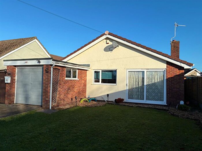 3 Bedroom Detached Bungalow For Sale In Fairford Road, Highbridge, TA9