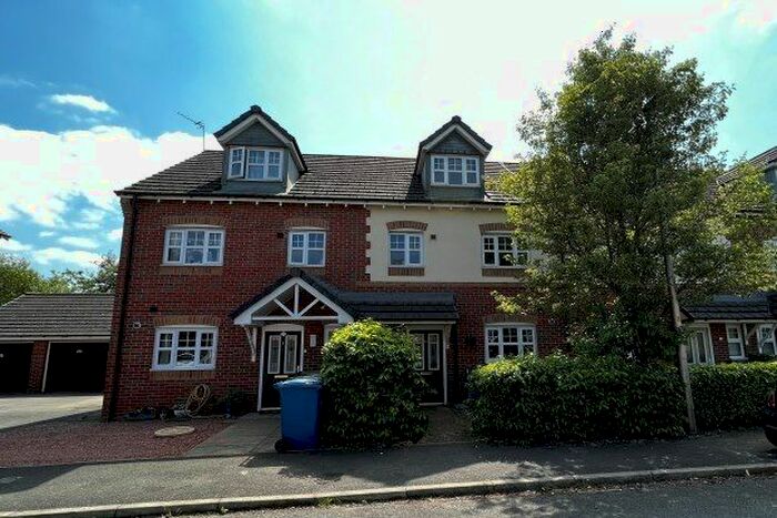 4 Bedroom Town House To Rent In Appleton Grove, Wigan, WN3