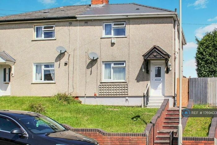 3 Bedroom Semi-Detached House To Rent In Harebell Crescent, Dudley, DY1