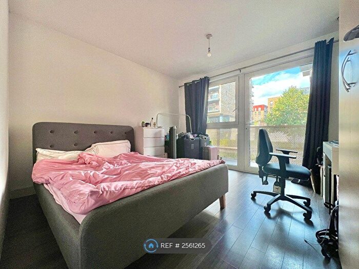 2 Bedroom Flat To Rent In Copenhagen Court, London, SE8