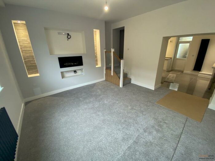 4 Bedroom Terraced House To Rent In Llewellyn Street Pentre - Pentre, CF41