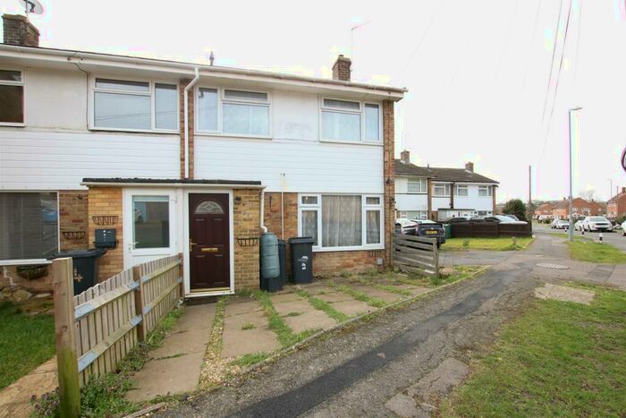 3 Bedroom Semi-Detached House To Rent In Swan Road, Hailsham, BN27