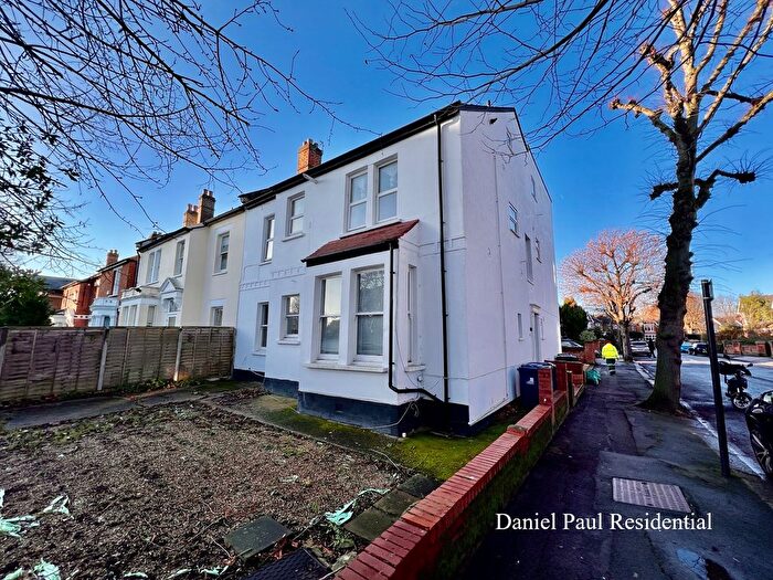 1 Bedroom Flat For Sale In Mount Park Road, Ealing, W5