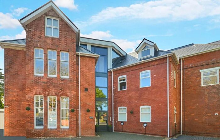 3 Bedroom Flat To Rent In Connaught Road, Weymouth, DT4