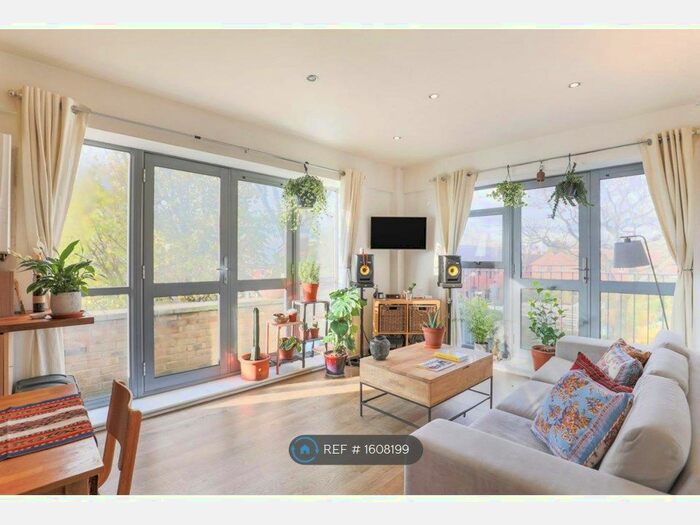 2 Bedroom Flat To Rent In Sultan House, London, SE1