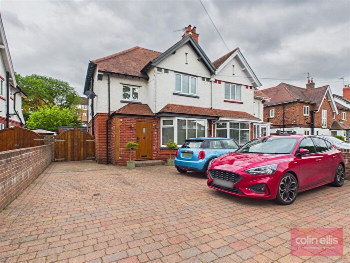 3 Bedroom Semi Detached House For Sale In Stepney Road, Scarborough, YO12