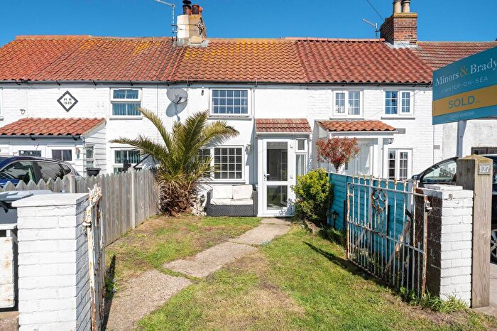 2 Bedroom Cottage For Sale In Beach Road, Scratby, NR29