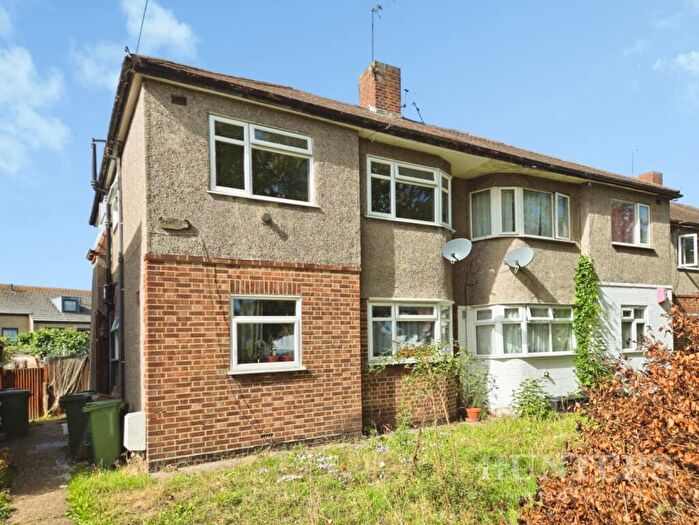 2 Bedroom Maisonette For Sale In Green Wrythe Lane, Carshalton, SM5
