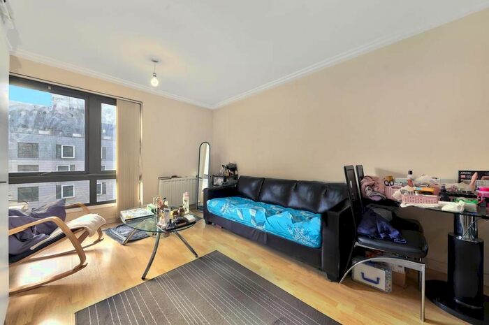 1 Bedroom Flat To Rent In Trentham Court, Victoria Road, London W3