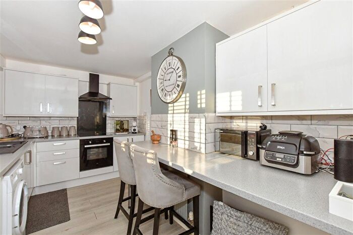 2 Bedroom Maisonette For Sale In Medina Road, Ditton, Aylesford, Kent, ME20