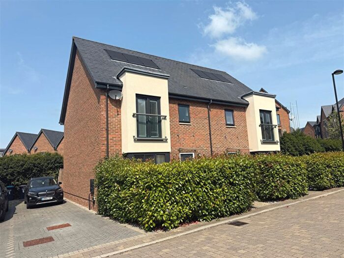 3 Bedroom Property To Rent In , Kilnwood Avenue, RH15