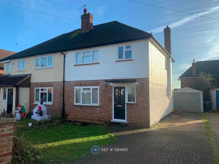3 Bedroom Semi-Detached House To Rent In Burlington Road, Burnham, Slough SL1