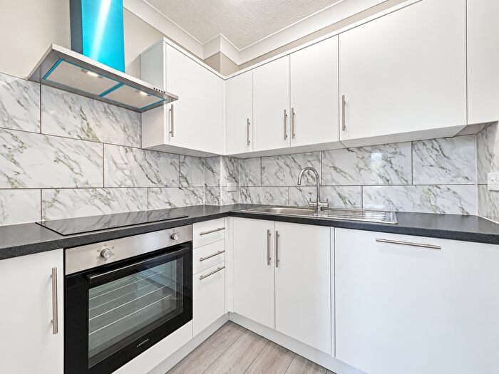 2 Bedroom Flat To Rent In Oakdene Gardens, Fair Oak, Eastleigh, SO50