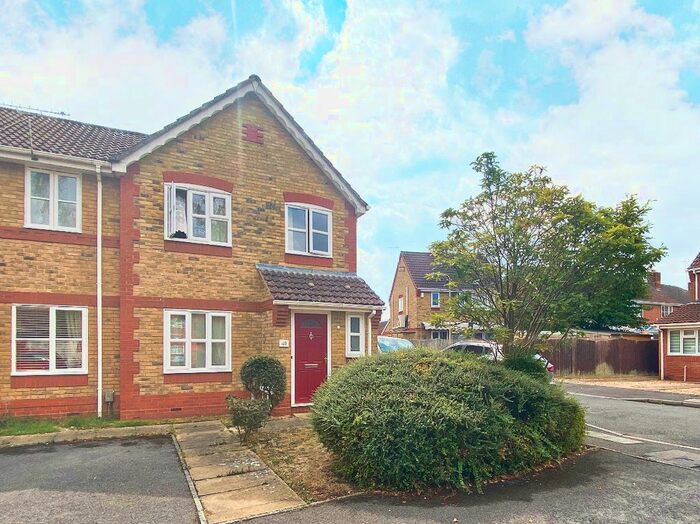 3 Bedroom End Of Terrace House To Rent In Corfe Way, Farnborough, GU14