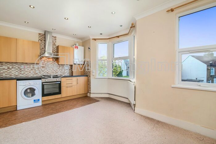 3 Bedroom Flat To Rent In Heath Road, Thornton Heath, Surrey, CR7