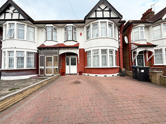 4 Bedroom Semi-Detached House To Rent In Norfolk Avenue, Enfield, N13